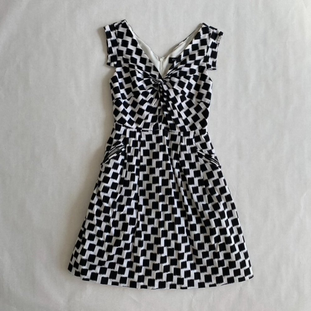 Chetta B sunhee Black and White Geometric Print Dress with PocSize 2 Fully Lined